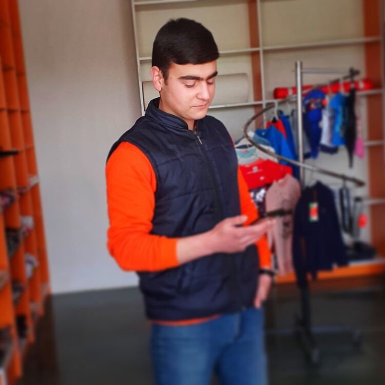  19458836  Edik, 24 ,    