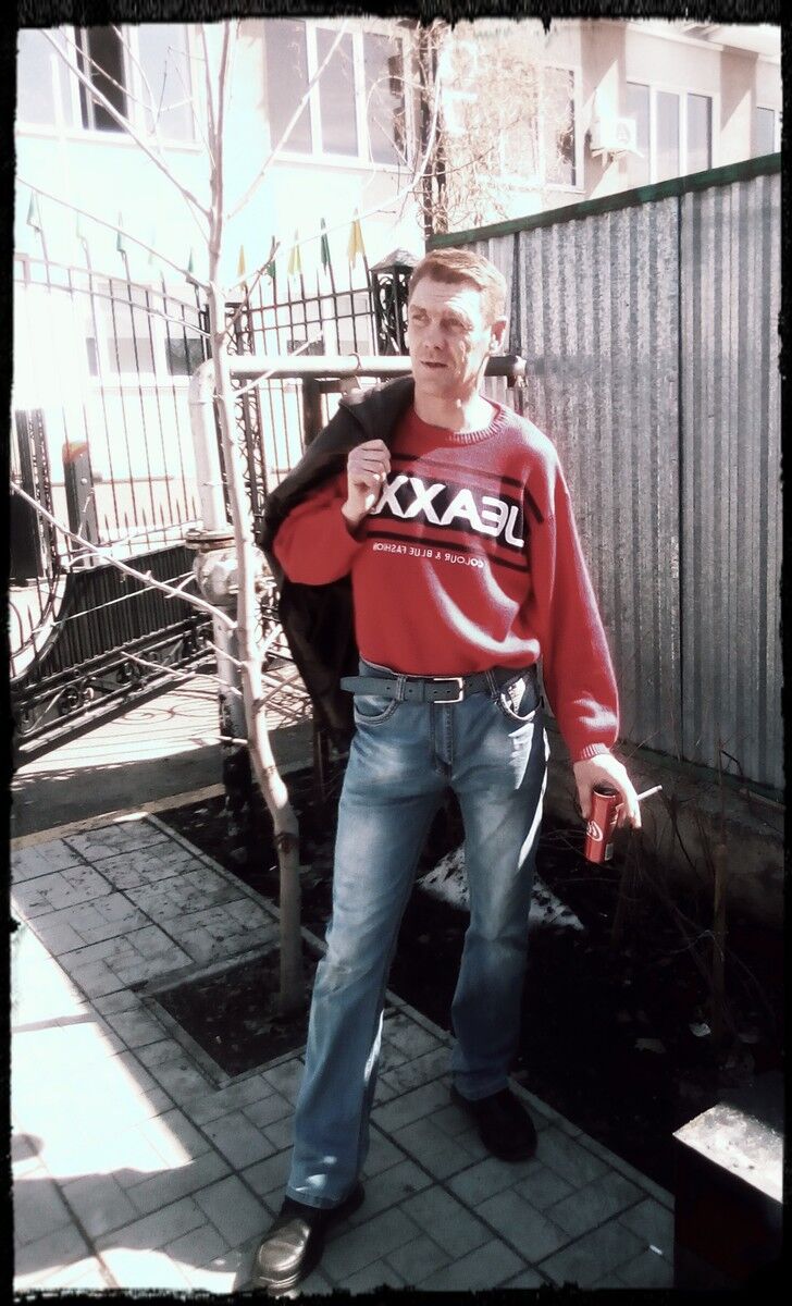  15801196  Aleksey, 51 ,    