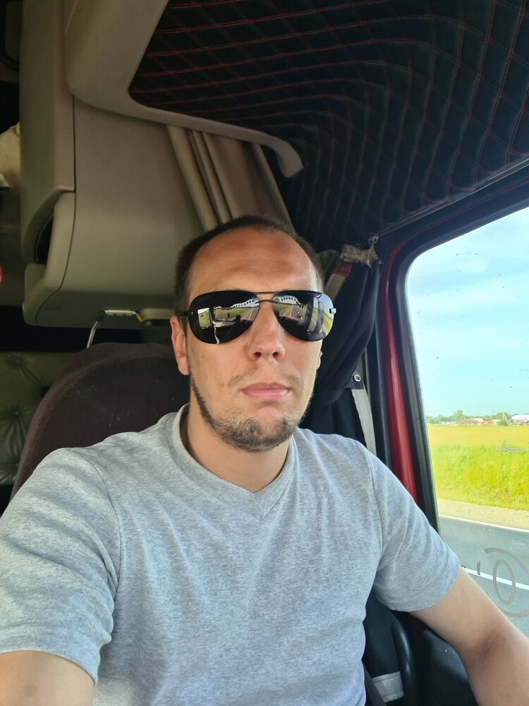  ,   Vladimir, 32 ,   c 