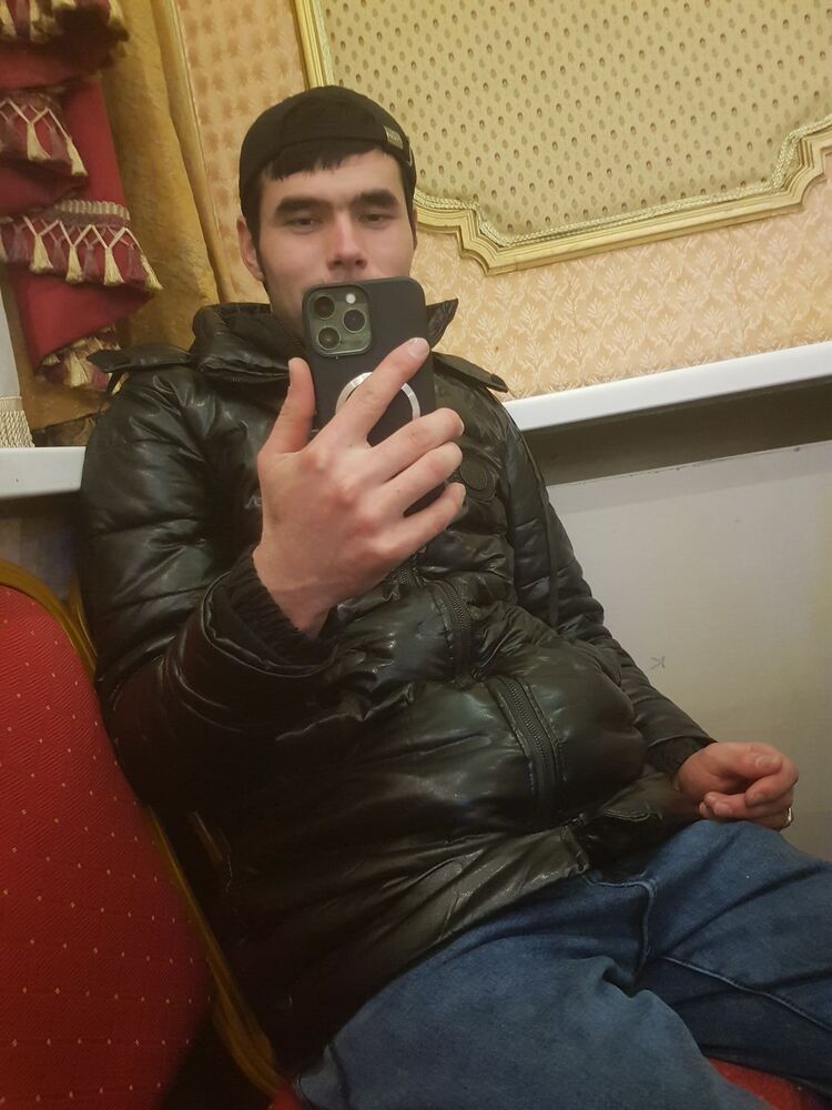  33640786  Zafarbek, 27 ,    