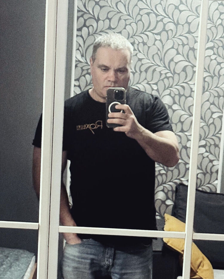  49998786  Anton, 49 ,    