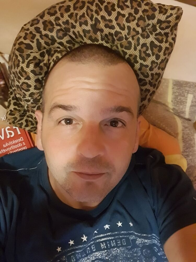  23932336  Ivan, 49 ,    