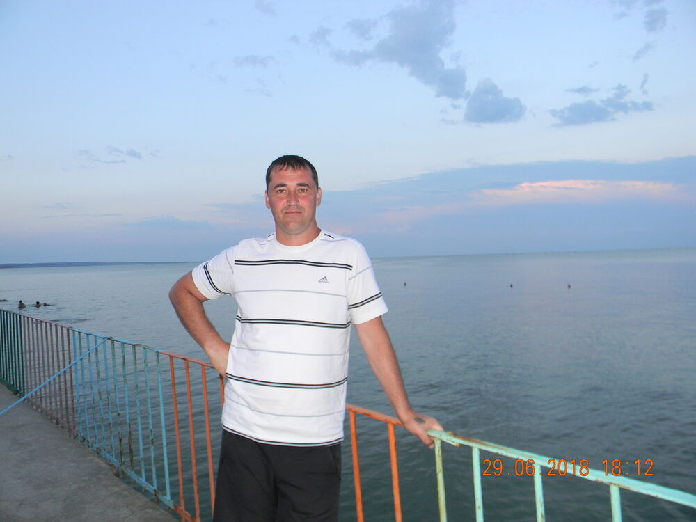  16584896  Vitalij, 52 ,    