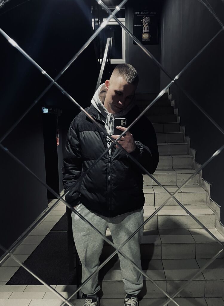  54316156  Alexander, 22 ,    