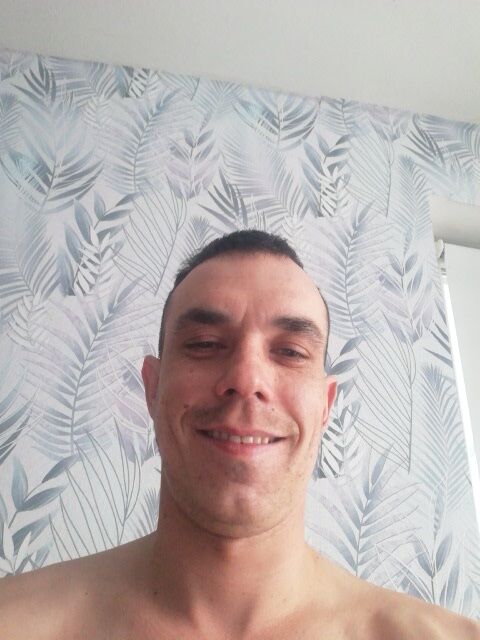  32652396  , 37 ,    