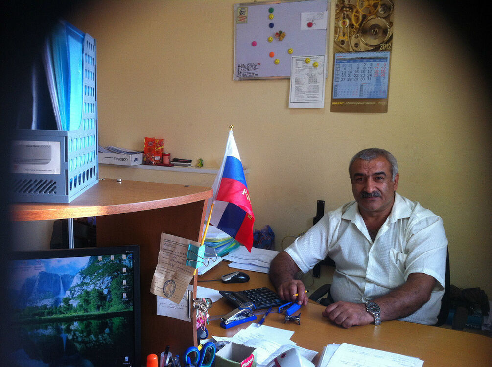  8940696  Salim, 60 ,    