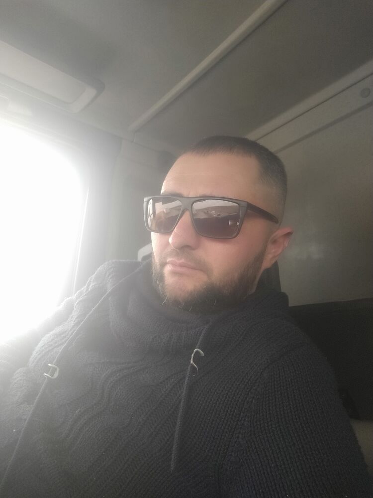  48099386  Alexander, 39 ,    