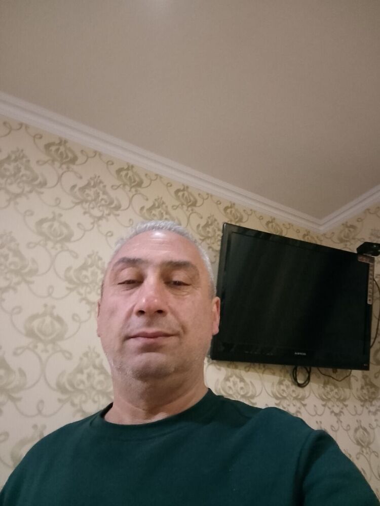  48551056  Polad, 52 ,    