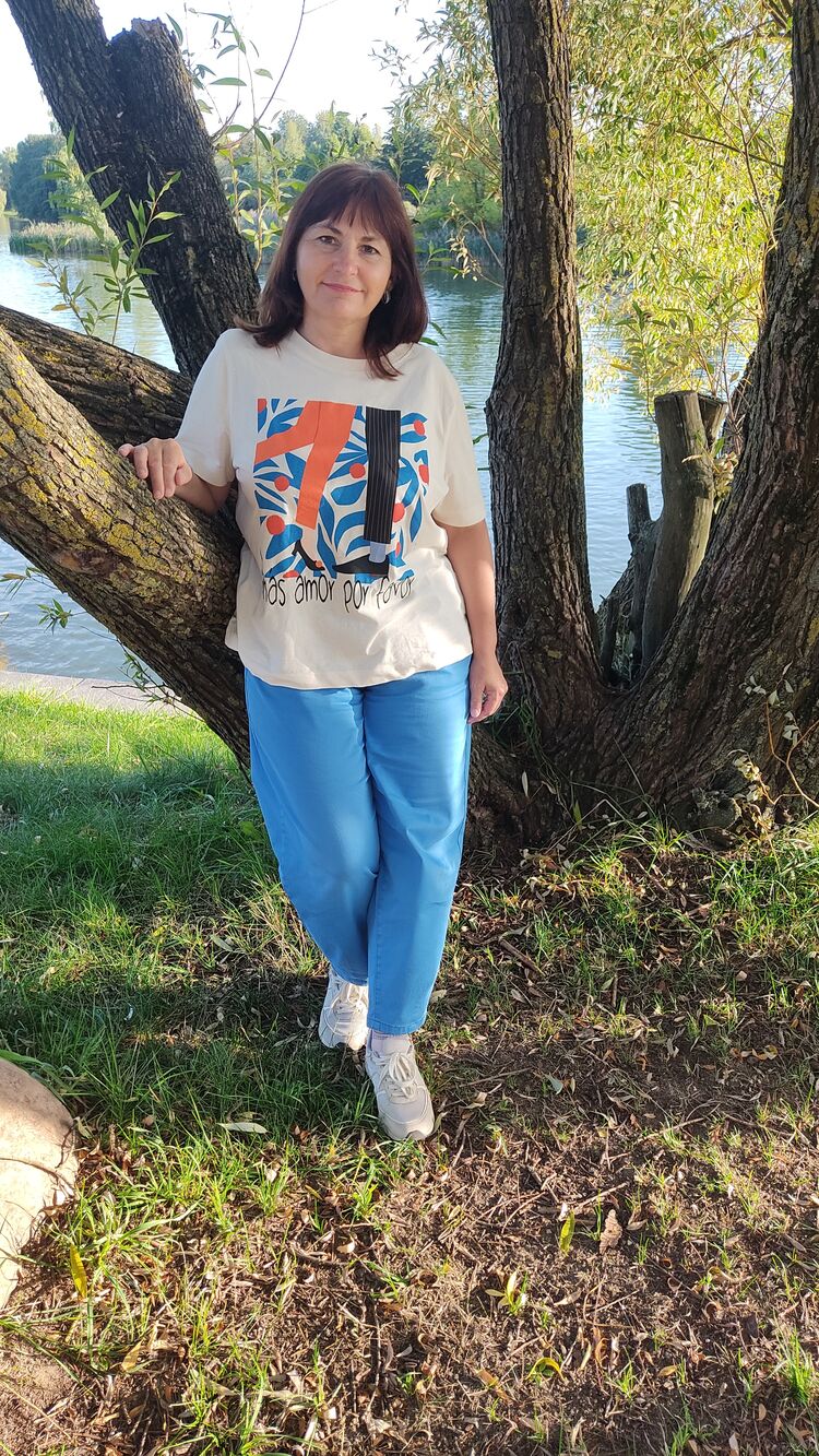  39651946  Elena, 54 ,    