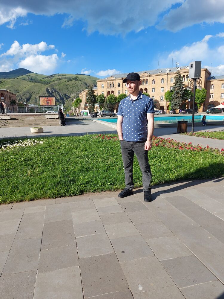  43556866  Arman, 40 ,    