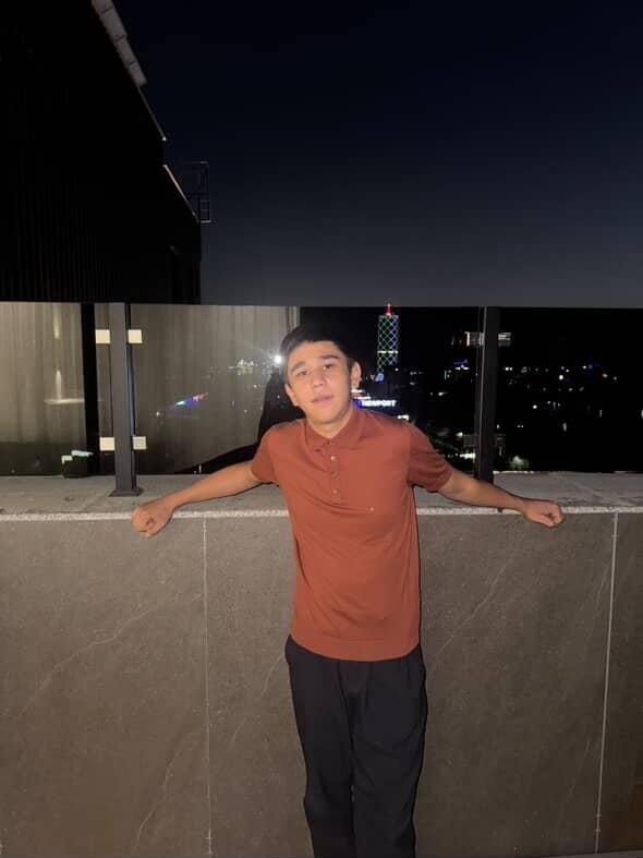  54064736  Umar, 19 ,    