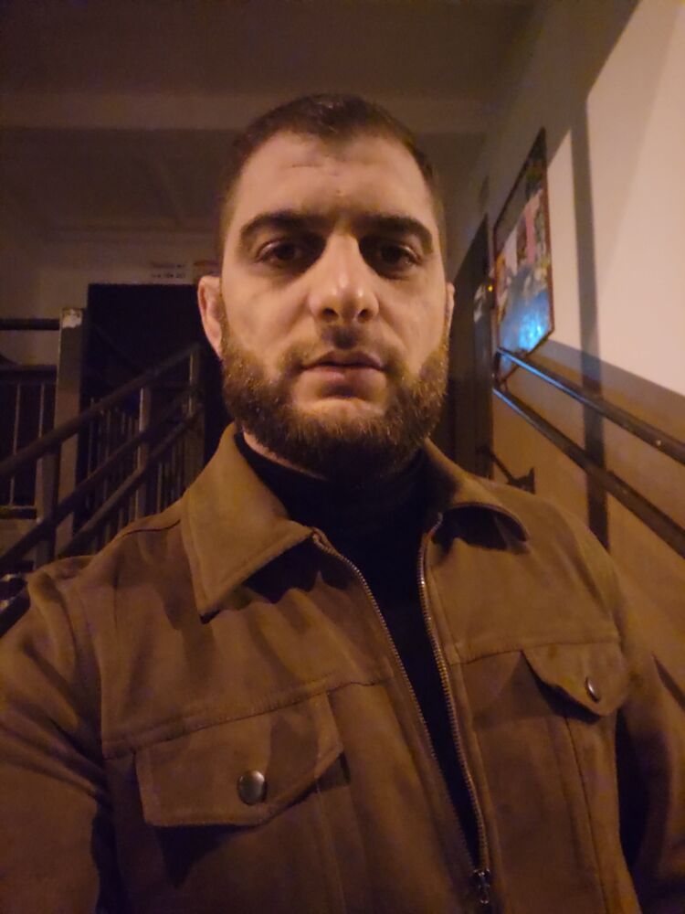  33141716  Arman, 33 ,    