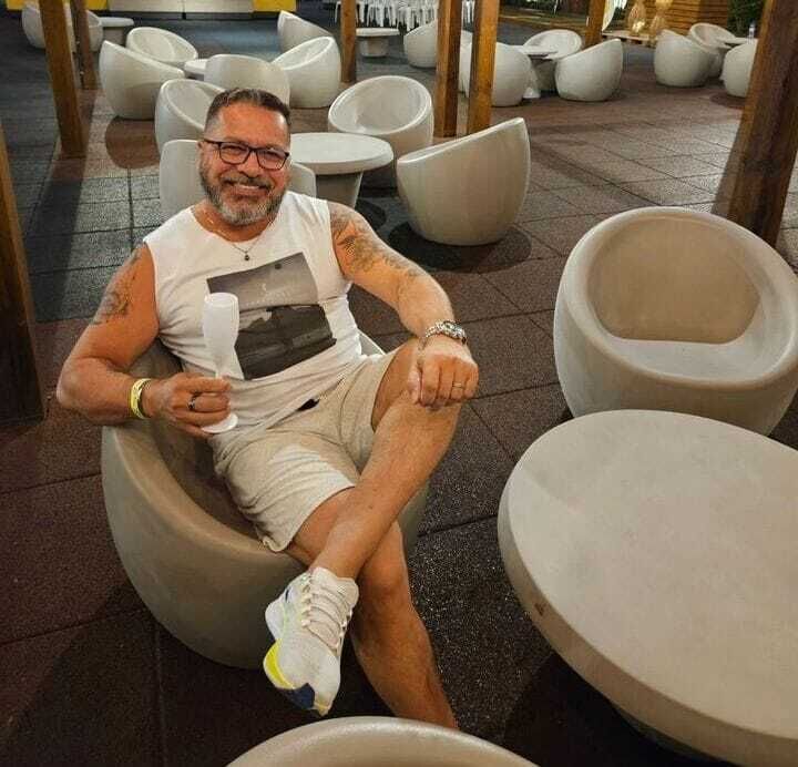 ���� 51396026 ������� Russell Theo, 77 ���, ���� ���������� � ������