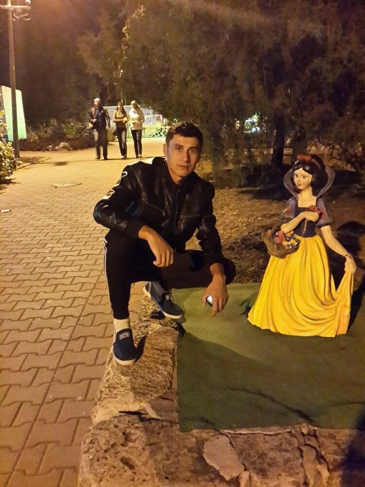 ���� 25052796 ������� H R, 33 ����, ���� ���������� � �����������