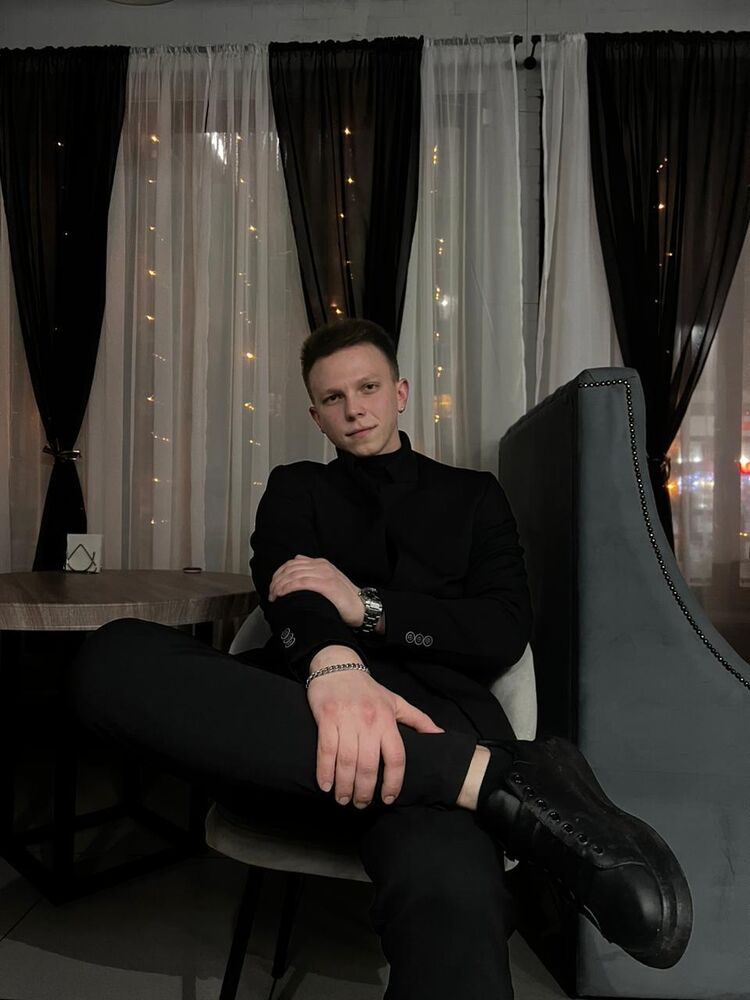  31507866  Ilya, 24 ,    -