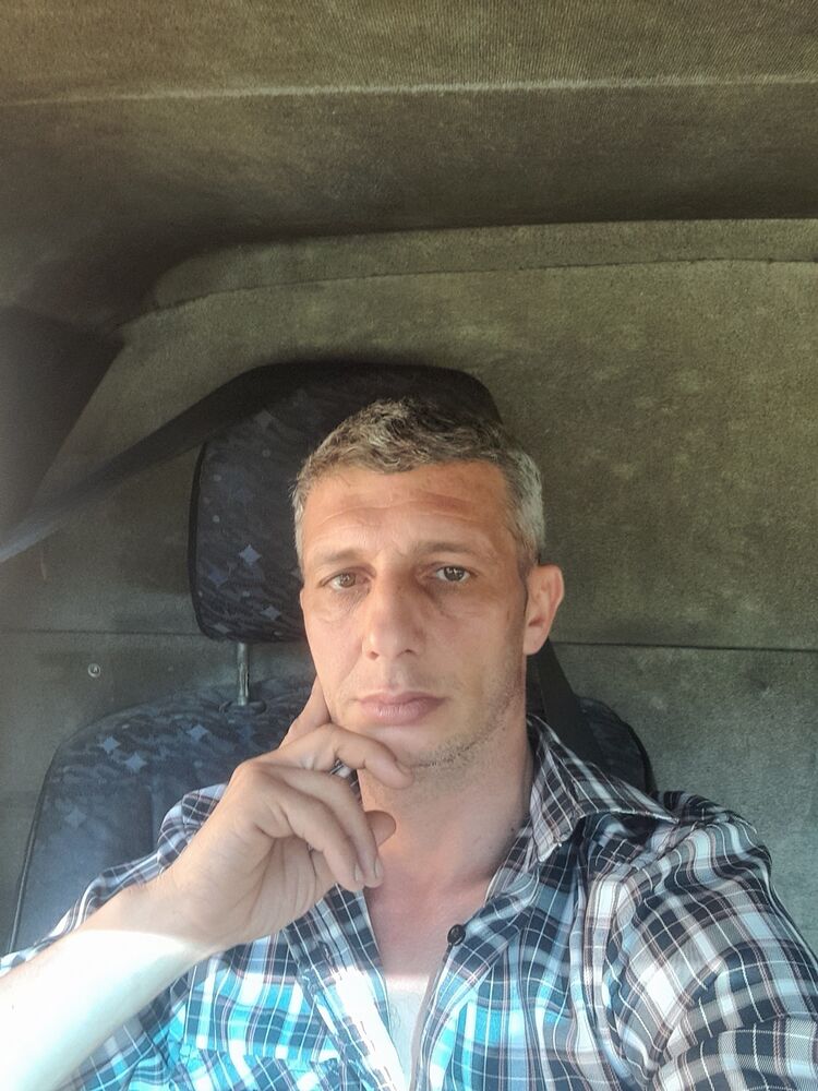  44097046  Emil, 39 ,    