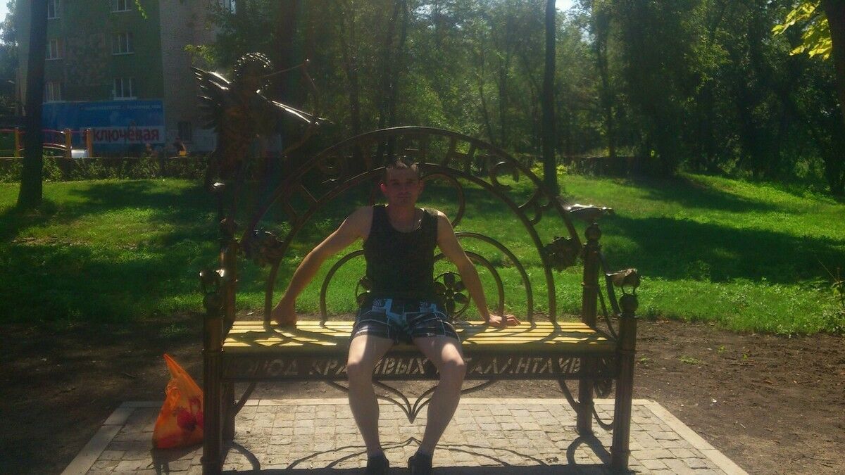  17327486  Viktor, 32 ,    
