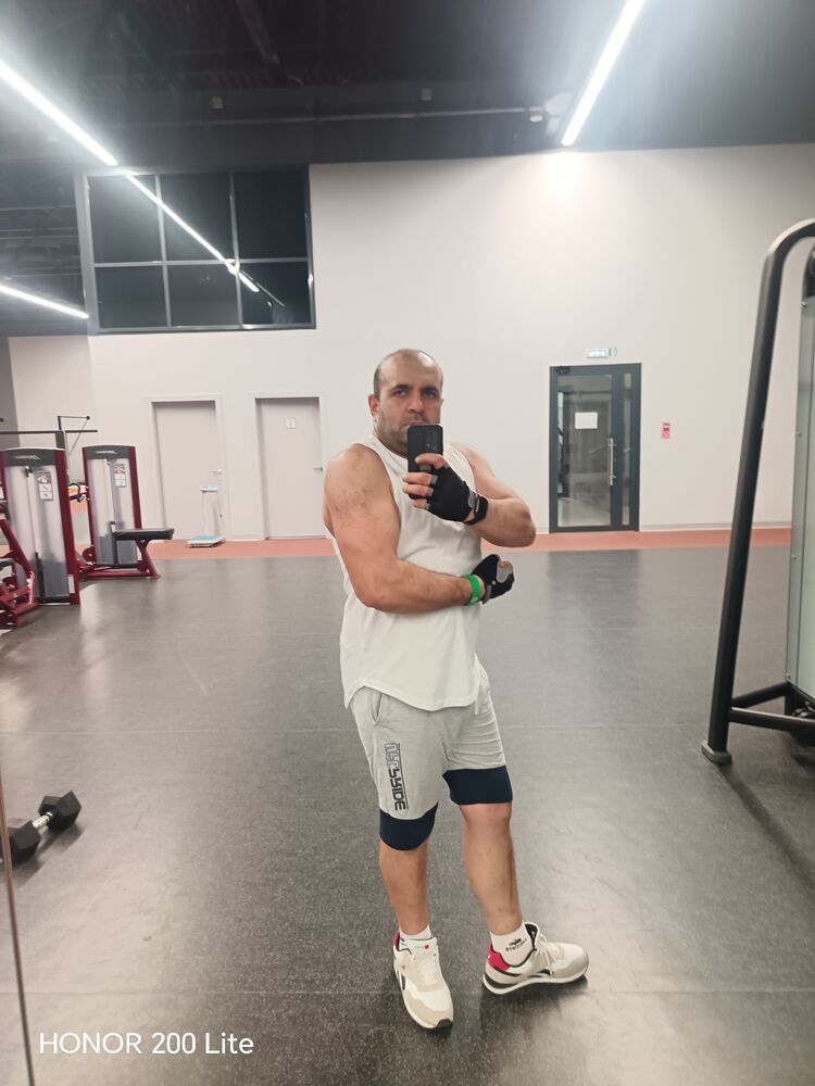  ,   Garik, 38 ,   ,   