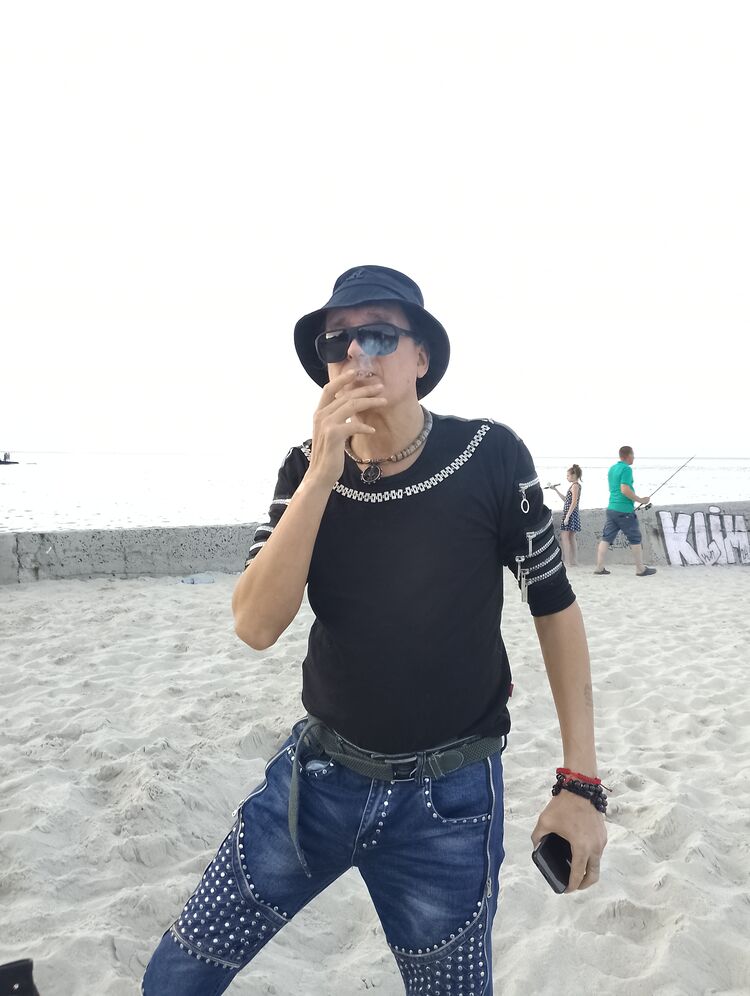  48628906  Platon, 40 ,    