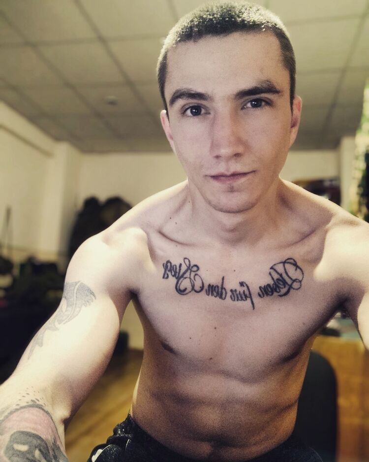  ,   James Bong, 30 ,   ,   , c 