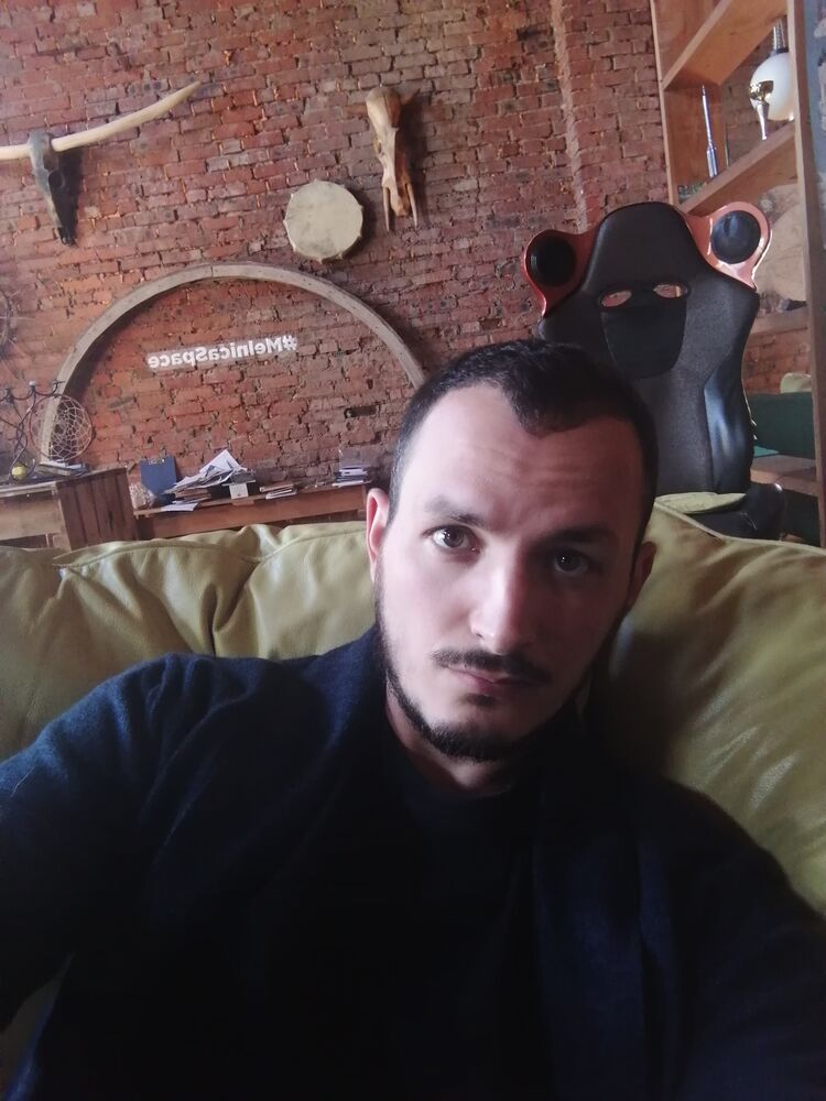  29210646  Ivan, 33 ,    