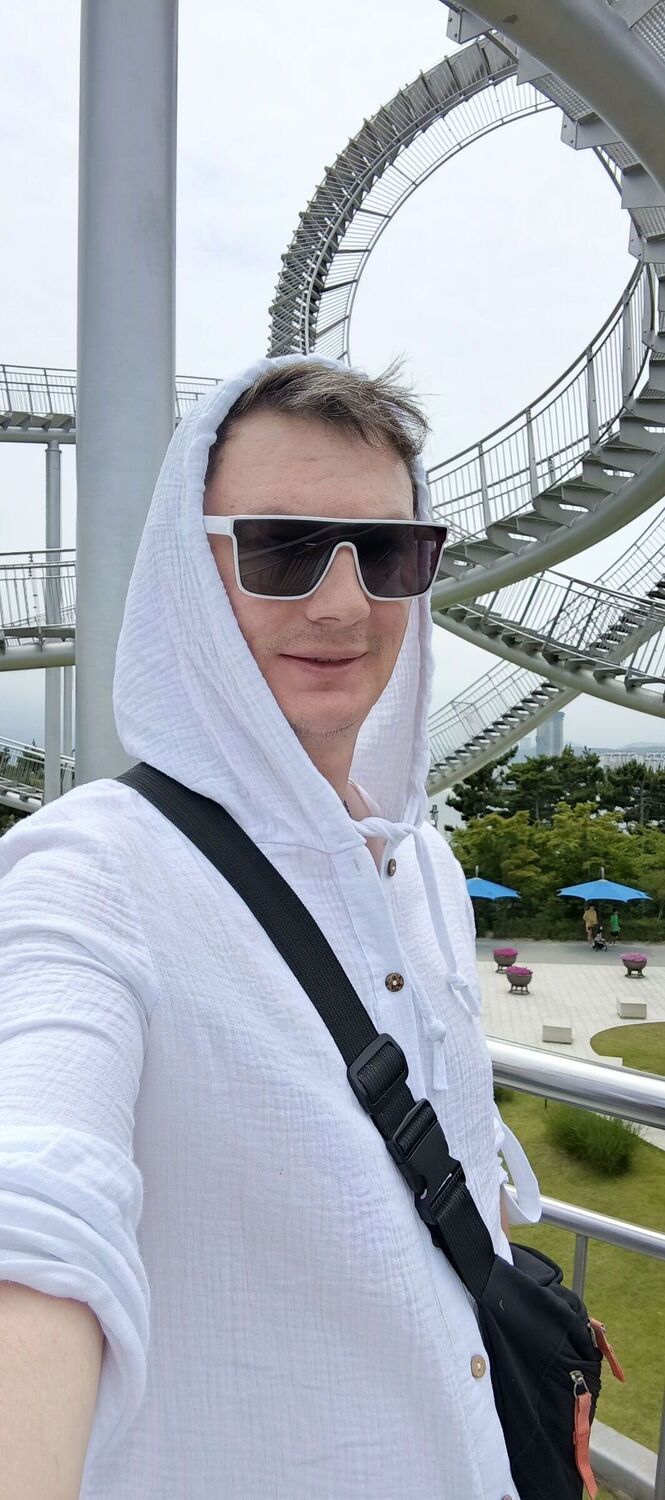  52925346  VLADISLAV, 33 ,    Ch'ongju