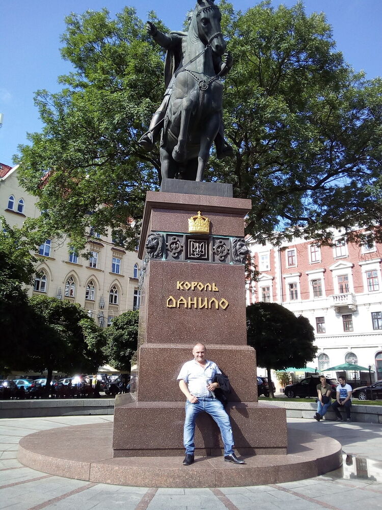  ,   Vasyl, 49 ,   ,   , c 
