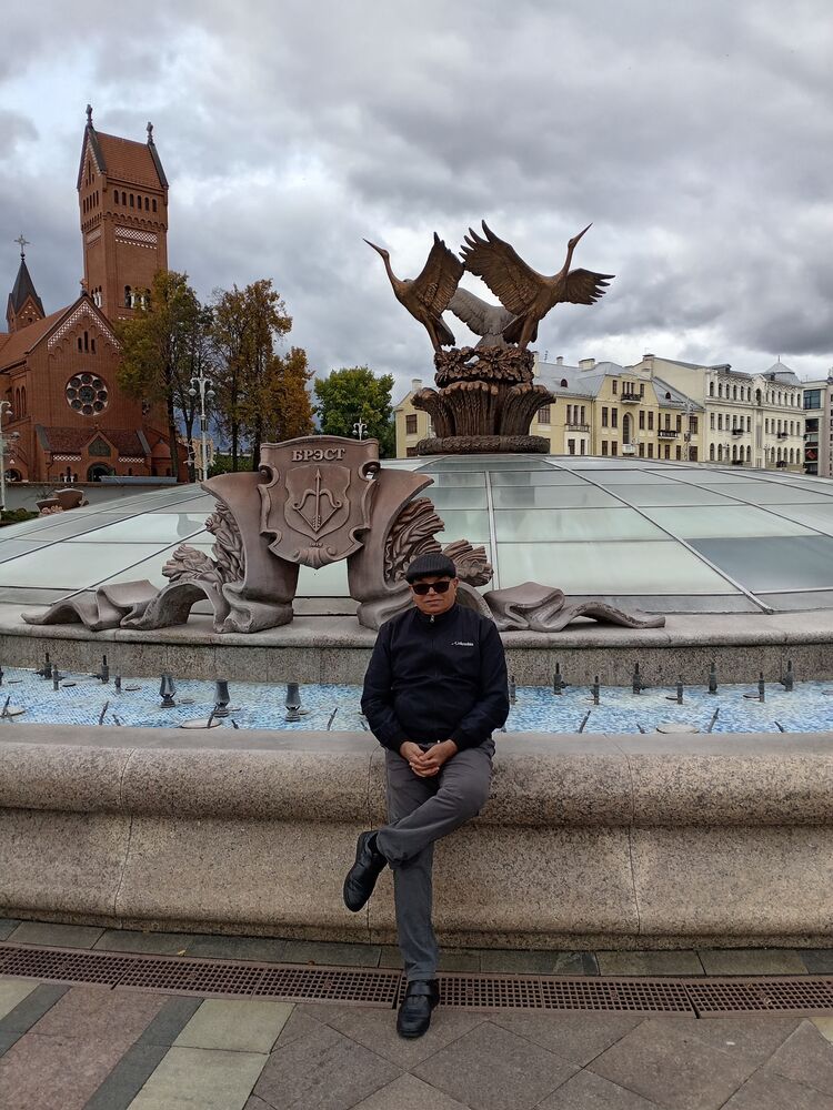  53988456  Hakeem, 57 ,    