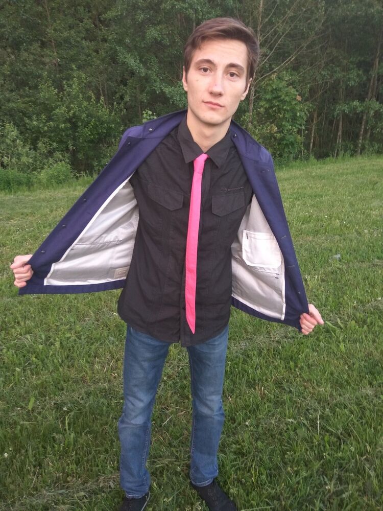  10059736  Viktor, 29 ,    