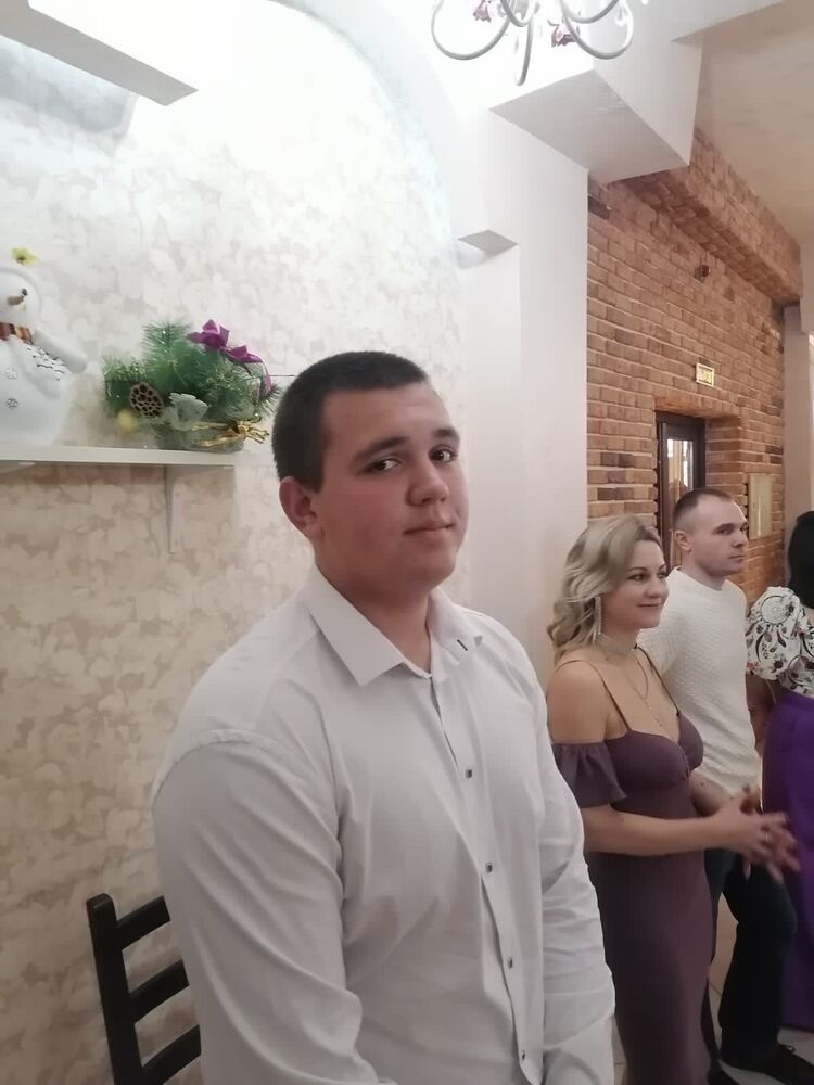  35139276  Artem, 21 ,    