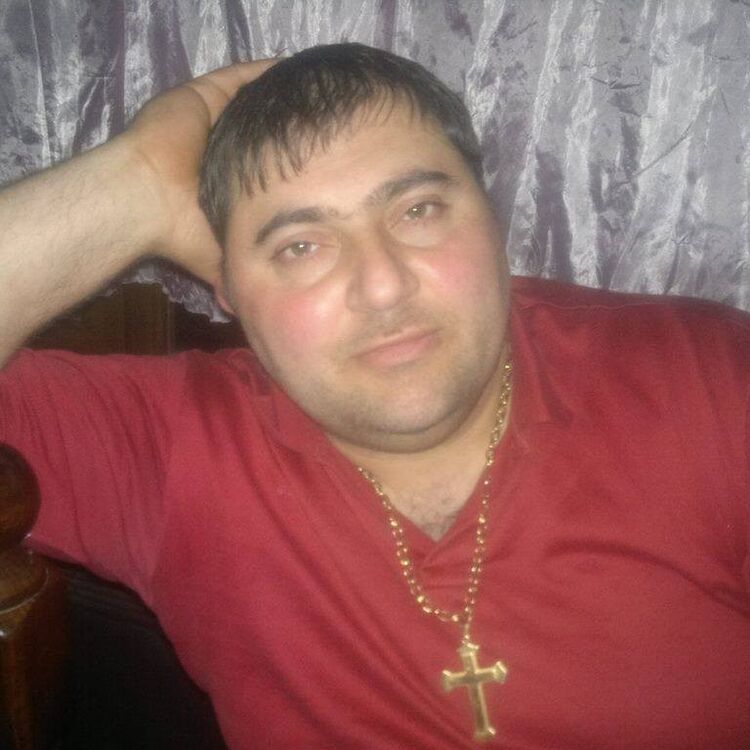  9416346  Artur, 42 ,    