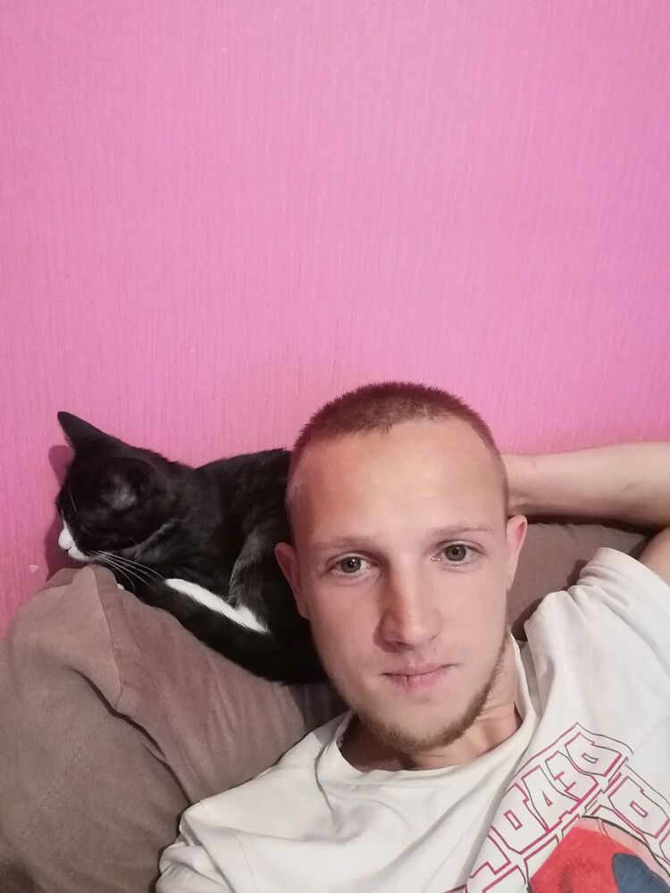  30689936  Ivan, 28 ,    