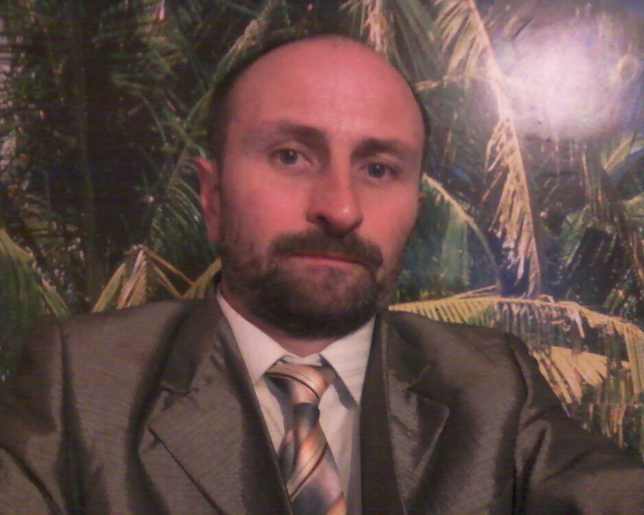  10239406  Mihal, 46 ,    