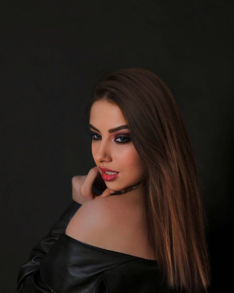  ,   Apollinaria, 25 ,  