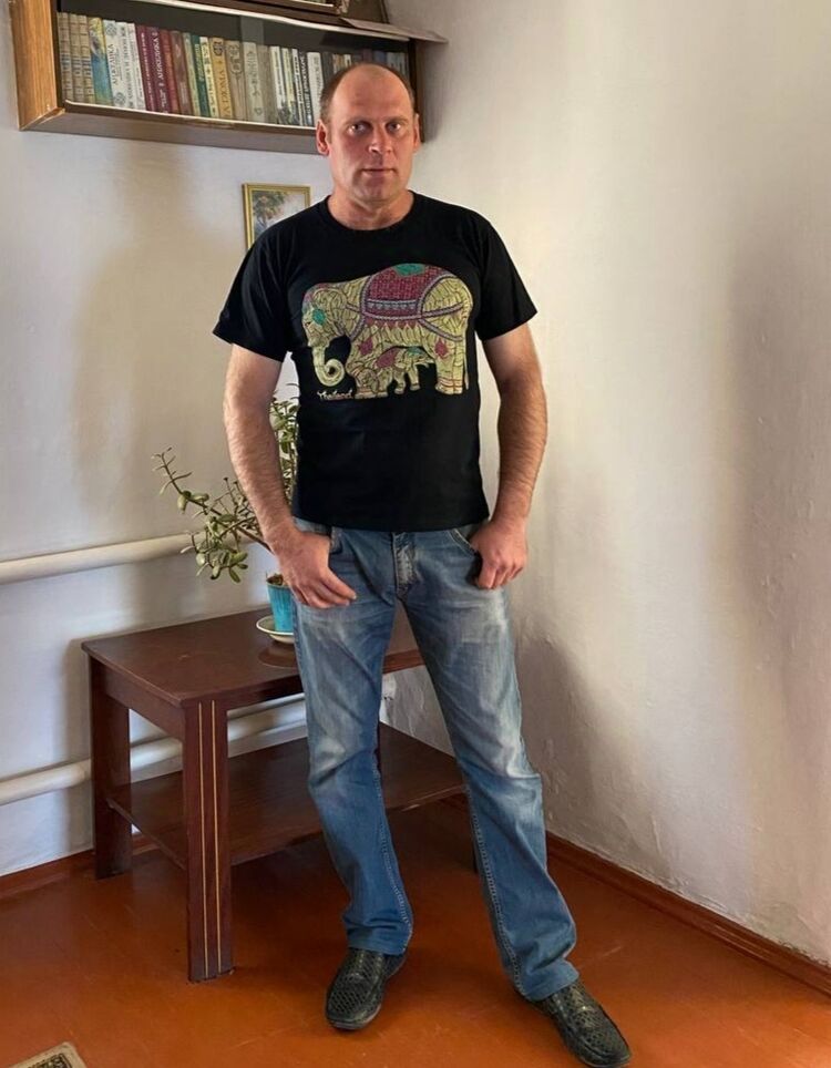  52168946  Vladimir, 46 ,    