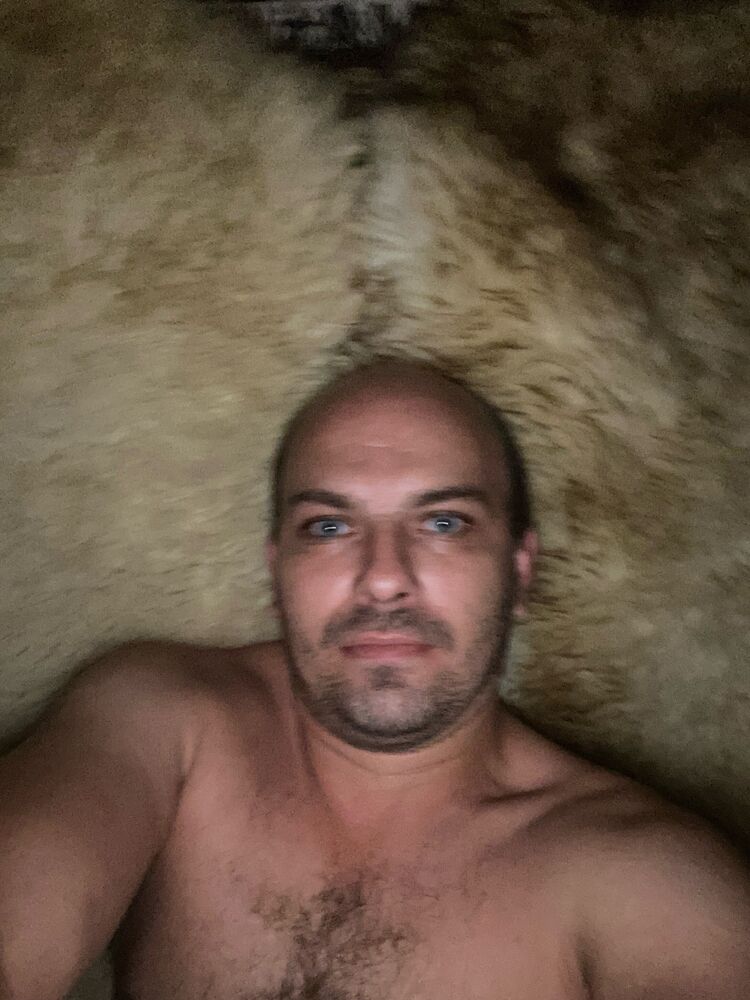  48029966  Aleksei, 40 ,    