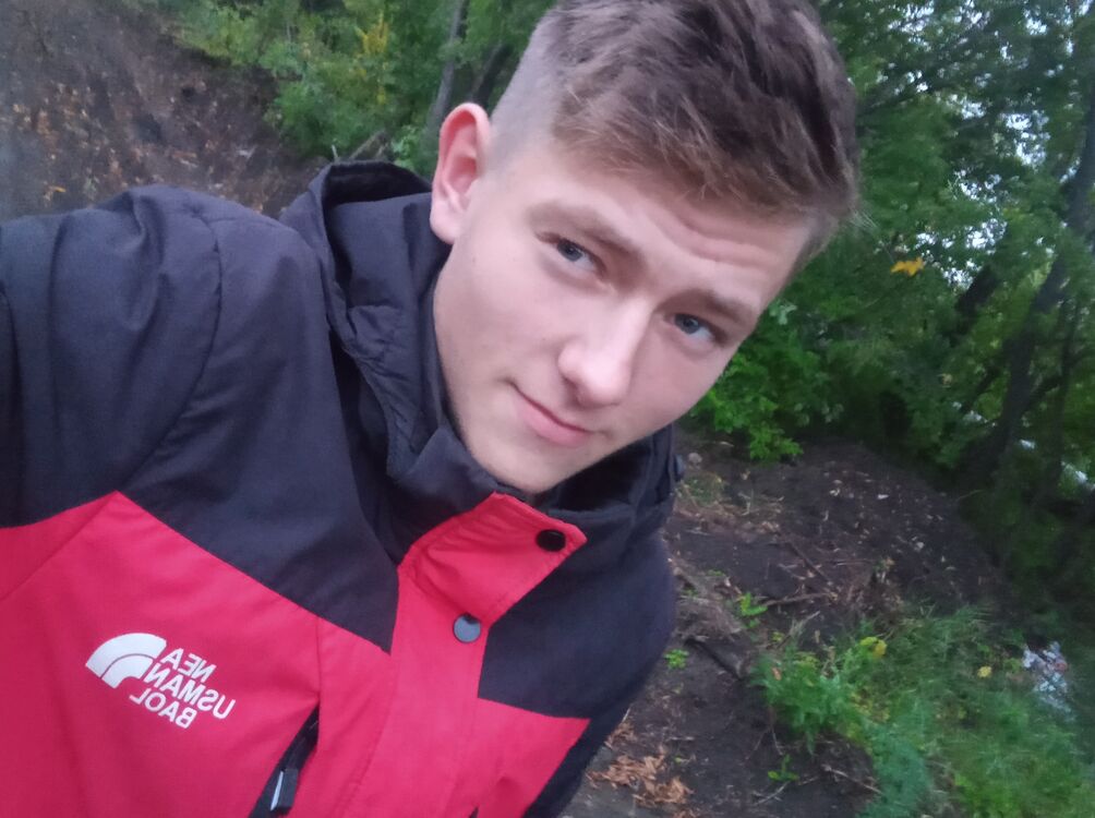  37712056  Denis, 22 ,    