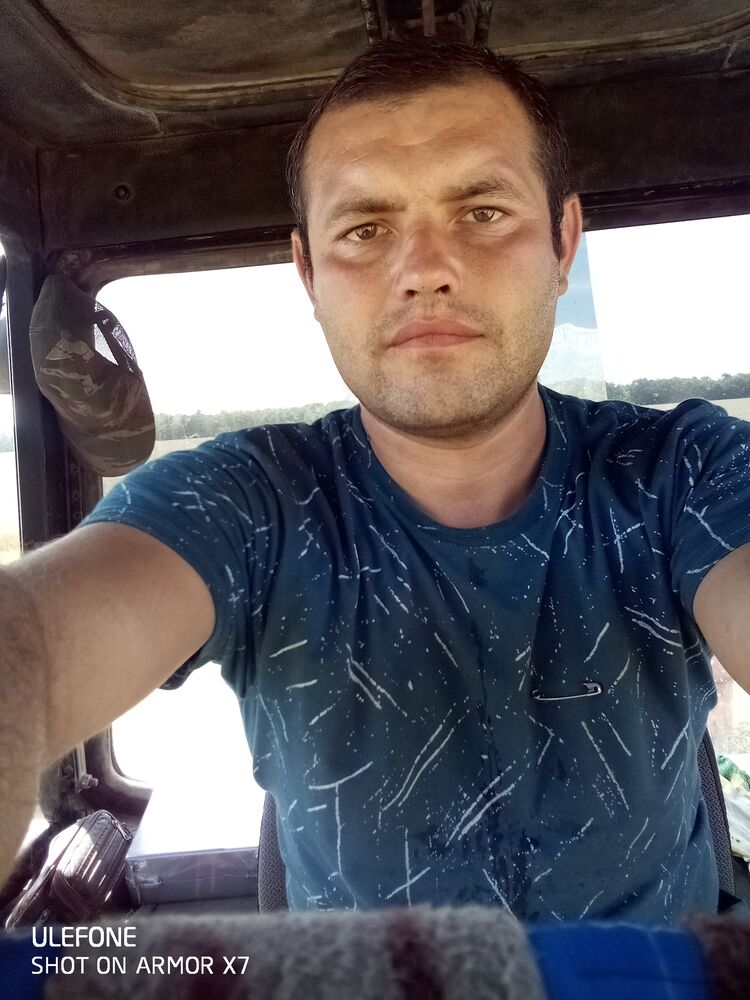  37681336  Denis, 33 ,    -