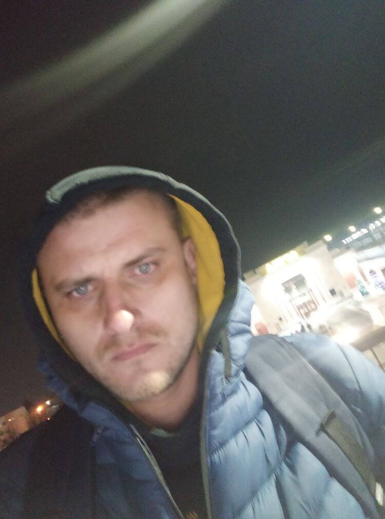  31589076  , 37 ,    