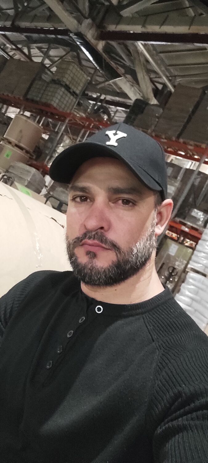  38272976  Yoandis, 39 ,    