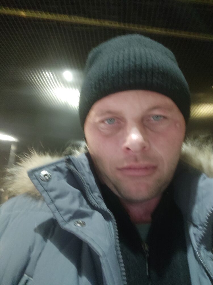  50005376  Slava, 42 ,    