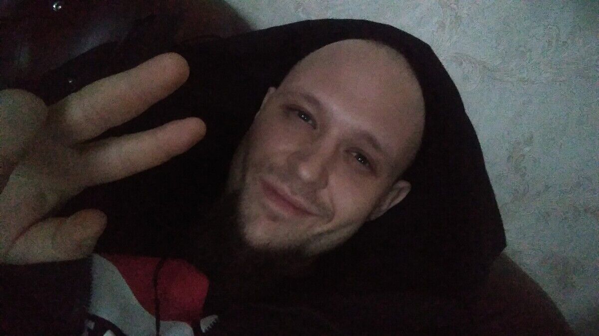  22264196  Anton, 35 ,    