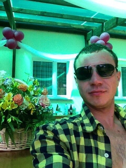  5730556  Robert, 48 ,    