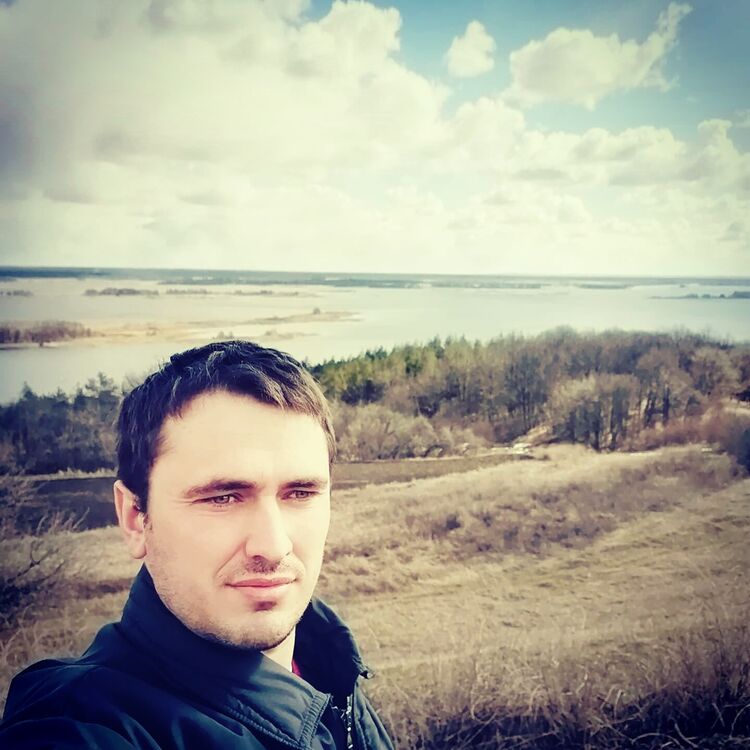  22642806  Viktor, 32 ,    