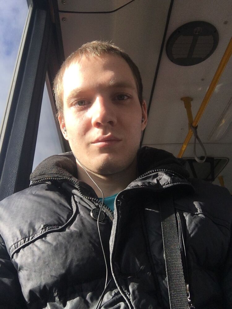  ,   Viktor, 33 ,   