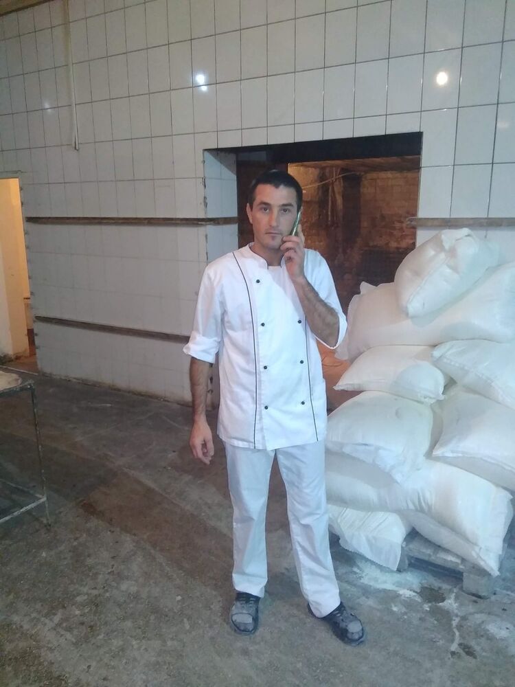  18751096  Aleks, 37 ,    