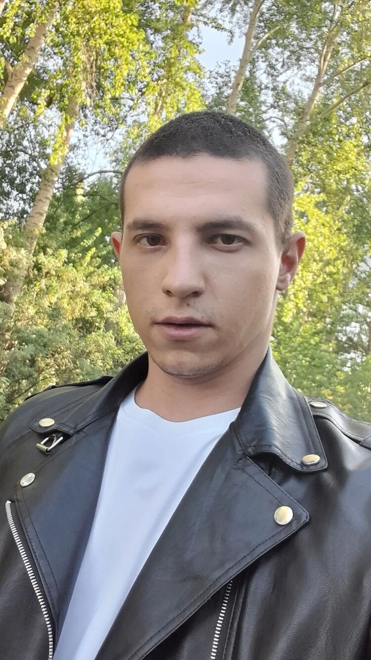   ,   Denis, 23 ,   ,   