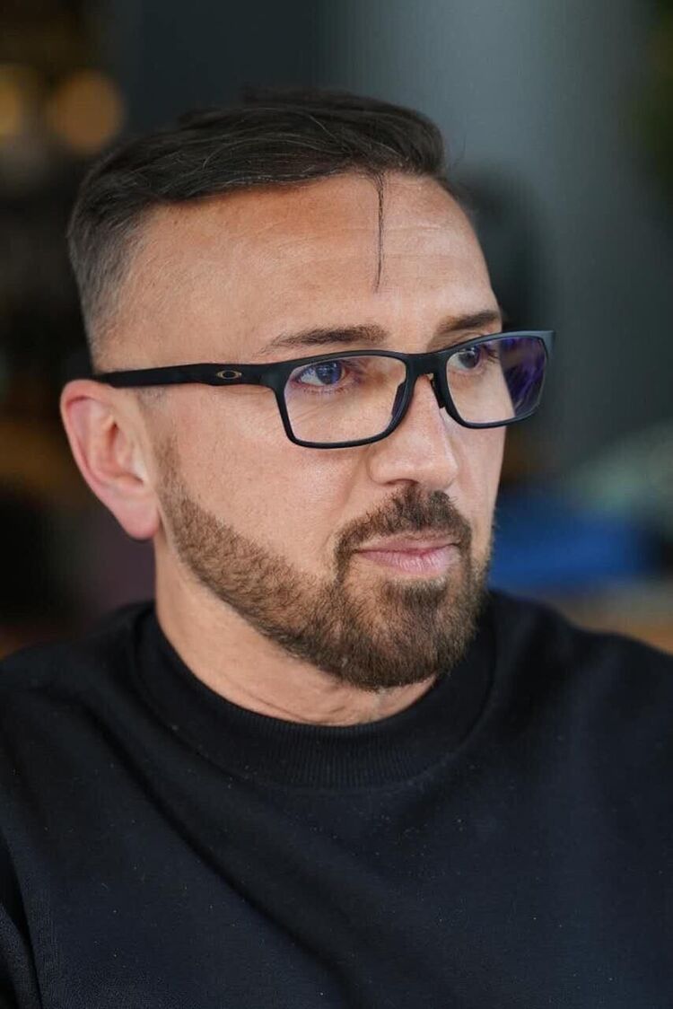  51651526  Antonio, 40 ,    