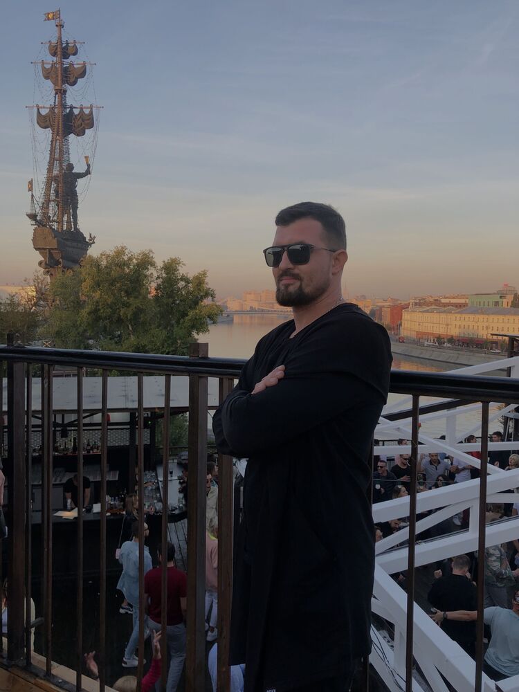  31089516  Ivan, 38 ,    