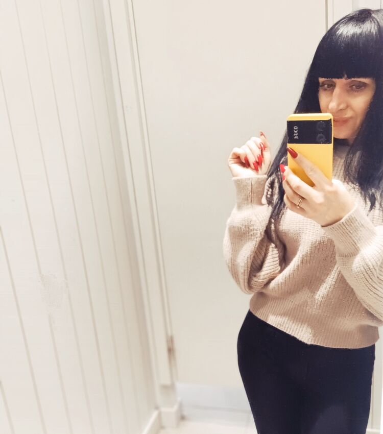  --,   Valentina, 41 ,  